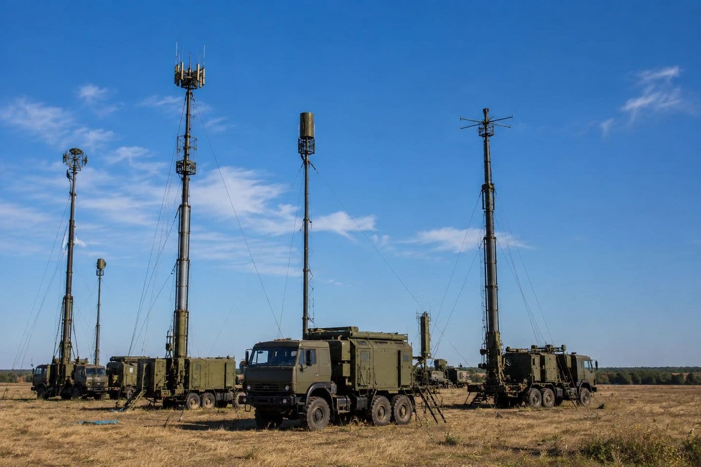 Стратегический комплекс РЭБ «Мурманск-БН» с мачтовыми антеннами